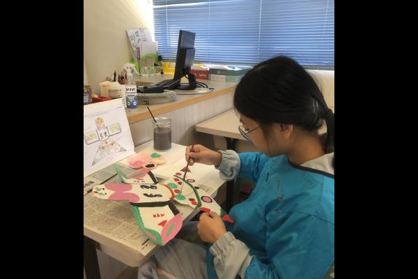 六年級《北京歷史文化藝術之旅》彩繪沙燕風箏