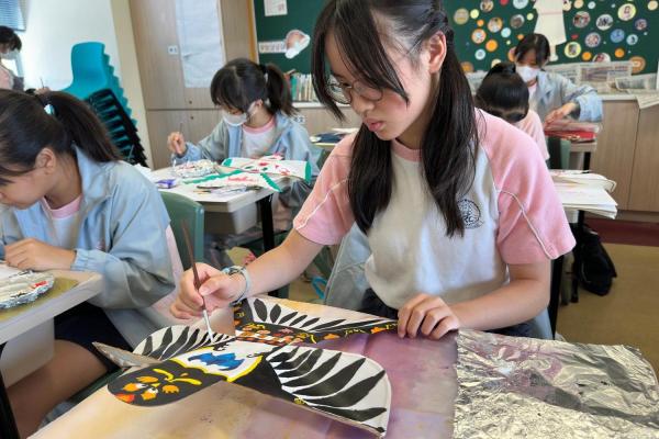 六年級《北京歷史文化藝術之旅》彩繪沙燕風箏